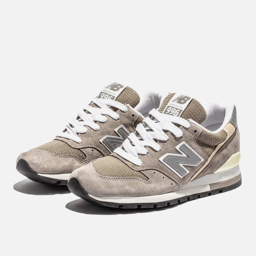 New Balance Made in USA 996 Grey Suede / Silver Sneakers Sized 7 Mens EUC